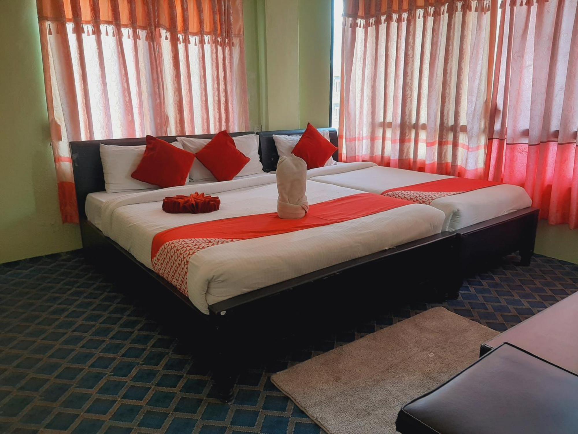 Hotel Lake N Yeti Pokhara Habitación foto